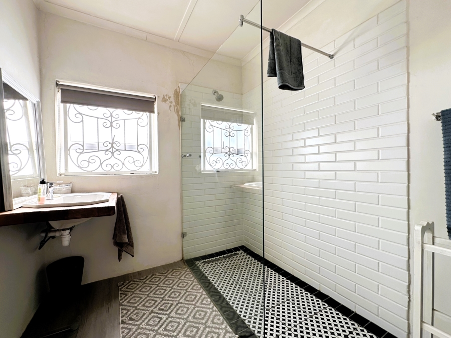 4 Bedroom Property for Sale in Bergzicht Western Cape